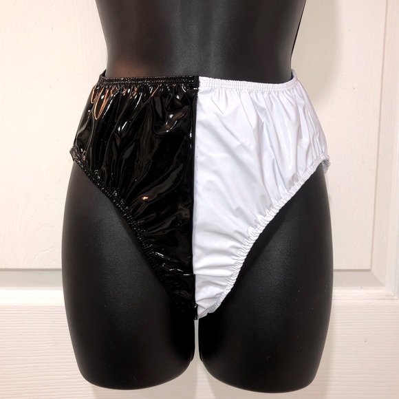 Black and White Highwaisted Booty Short - Picture 4 of 11